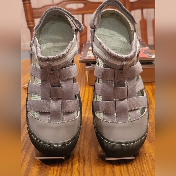 Womens size 9M JBU by jambu olympia water ready shoes